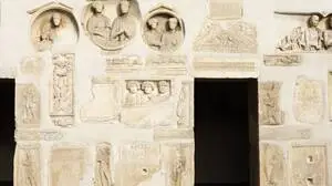 
Römische Reliefs im Arkadenhof von Schloss Seggau bei Leibnitz