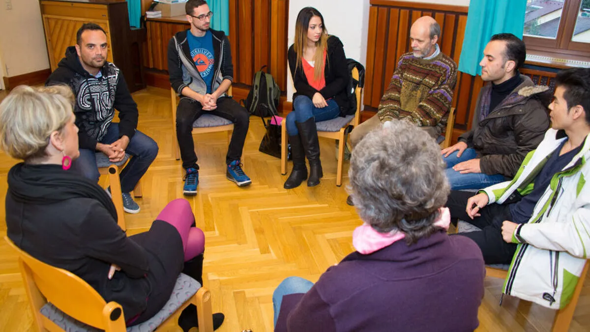 Im Sesselkreis lernten sich die Teilnehmer des "Refugees Dating" kennen