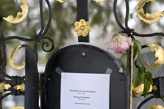 "Die Wahrheit ist eine schmerzhafte Operation, der unter Umständen der ganze Körper zum Opfer fällt." Hier zu sehen: Das Grab des Schriftstellers im Jahr 2014 am Grinzinger Friedhof in Wien.  