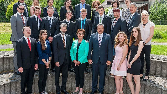 Die Maturanten der 8. A-Klasse des BORG Kindberg freuen sich ...ausgezeichneter Erfolg: Patrick Gerald Hochenhofer.Bestanden: Leon Bader, Anja Hofbauer, Julian Jobstraibitzer, Tobias Kurakin.