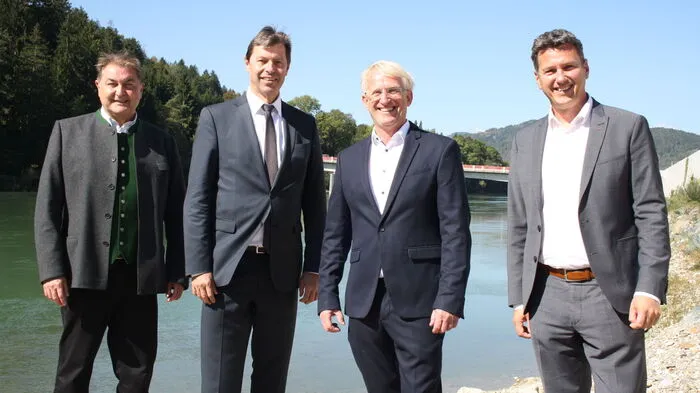 Verbund-GF Karl Heinz Gruber, Generalsekretär Günter Liebl, Bürgermeister Wolfgang Gallant, Landesrat Daniel Fellner (von links)