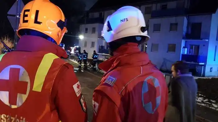Zu einem Großeinsatz in Kapfenberg kam es in der Nacht auf Montag. In einem Mehrparteienhaus war ein Feuer ausgebrochen.
