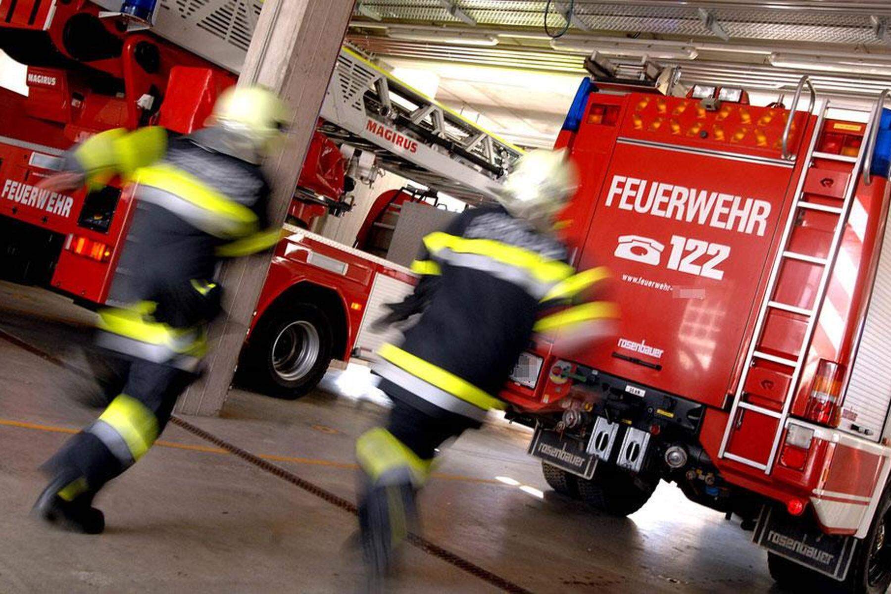 Kärnten: Mutter und vierjährige Tochter aus brennendem Haus befreit