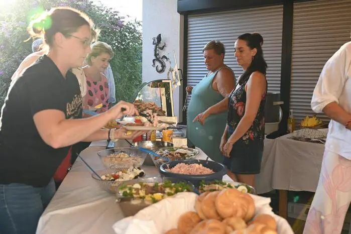 Ein reichhaltiges und vielfältiges Buffet lud die Gäste zum Gustieren und Genießen ein.