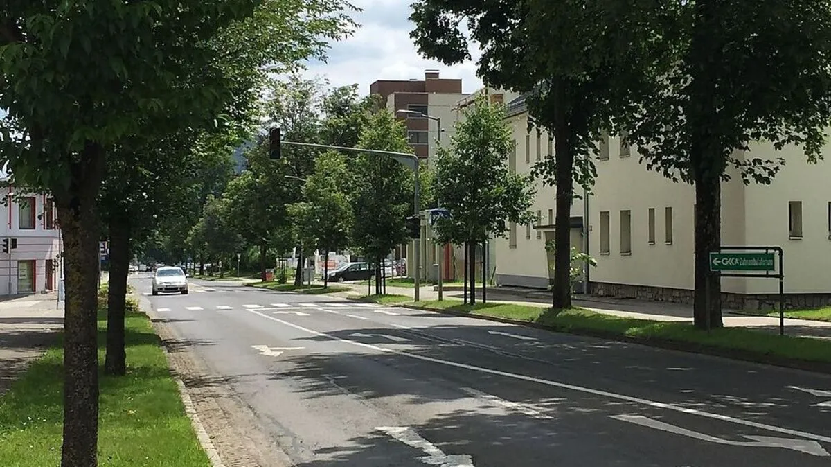In der Burggasse starten demnächst die Arbeiten am neuen Kreisverkehr. Die Ampel funktioniert seit Monaten nicht mehr