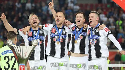 Dario Maresic (rechts) bleibt der Sturm-Familie erhalten