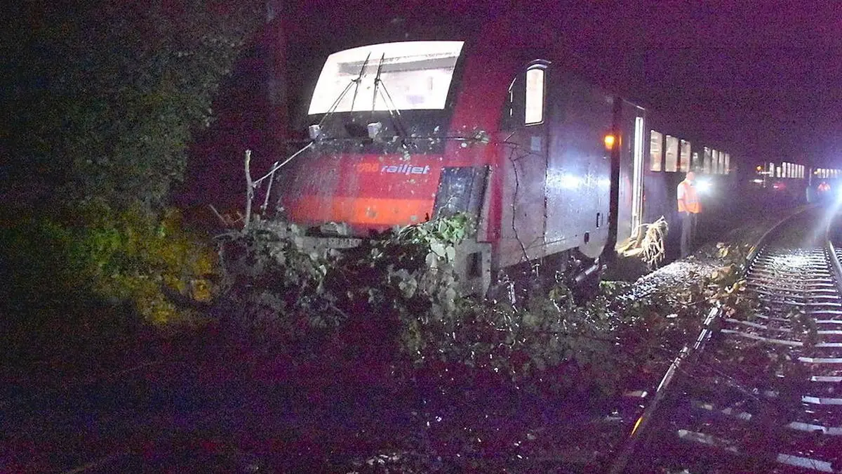 Unter anderem entgleiste ein Zug
