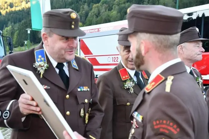 Im Rahmen des Festaktes wurden auch einige Mitglieder geehrt und ausgezeichnet. Die Ehrungen nahmen vonseiten der Feuerwehr Manuel Galler, Mario Stock, Johann Ritzinger und Walter Stöckl mit Bürgermeister Alexander Putzenbacher vor.