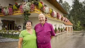 Blumenolympiade Gasthaus Thürnerwirt Helmut Martha Schliefnig Hund Lili Siegelsdorf August 2022