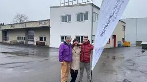 Die Initiatoren Karl-Heinz Krammer, Elke Predota und Thomas Jauner (v. l.) wollen in einer Lagerhalle im Wirtschaftspark ihr Projekt hochziehen