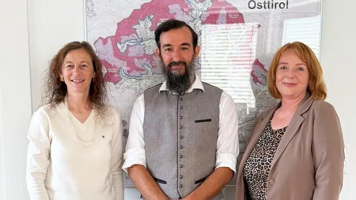 Bezirkshauptfrau Bettina Heinricher, Bürgermeister Armin Kofler und Bürgermeister-Stellvertreterin Barbara Auer