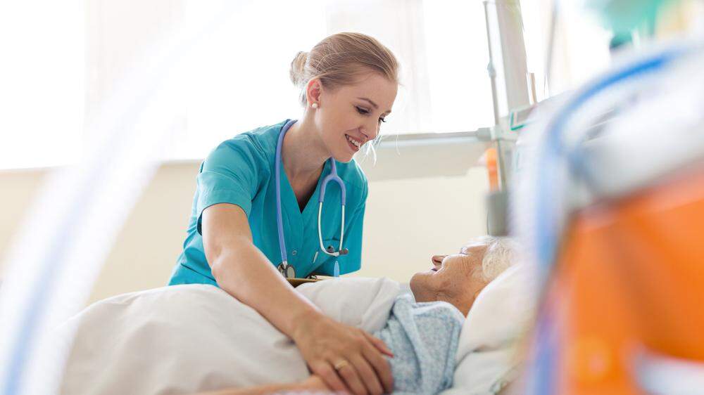In der Krankenpflege gibt es in Zukunft Verbesserungen für Pflegerinnen und Pfleger