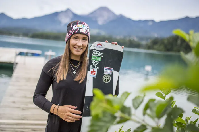 Wir sind im Winter ständig unterwegs. Die Unterlagen bekommst du mit. Ohne Freistellungen wäre vieles nicht möglich. Daniela Ulbing, Snowboard
