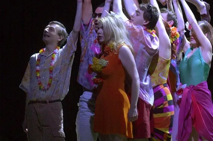 "Graz fliegt" hieß die launige Revue, mit der das Theater im Bahnhof den offiziellen Festakt zur Eröffnung in der Grazer Oper rahmte.