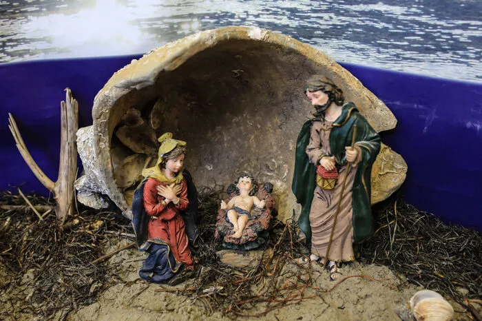 Die Hirten sind natürlich Fischer und die Heiligen Drei Könige fahren mit einer „batela“, dem traditionellen Fischerboot, vor.