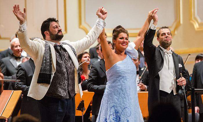 Applaus für Yusif Eyvazov, Anna Netrebko und der Dirigent Jader Bignamini 
