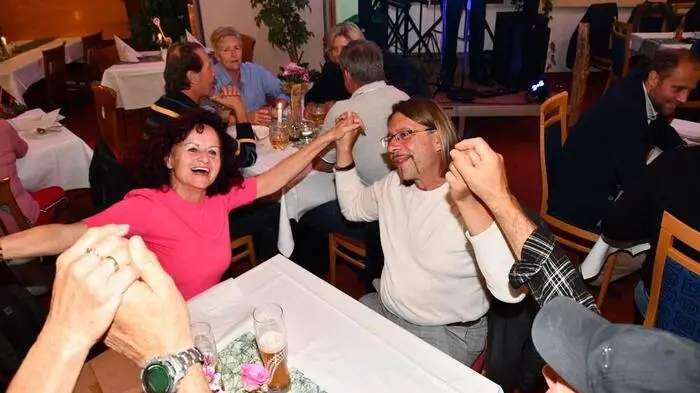 Ausgelassene Stimmung: Fritz Wassermann, erfolgreicher Organisator von Großveranstaltungen und Gastronom, feierte am Freitag sein fünfjähriges Jubiläum als Chef des Brauhauses zu Murau..