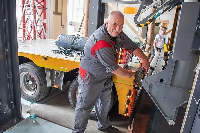 Millimeterarbeit: Da passt gerade noch ein Finger dazwischen!