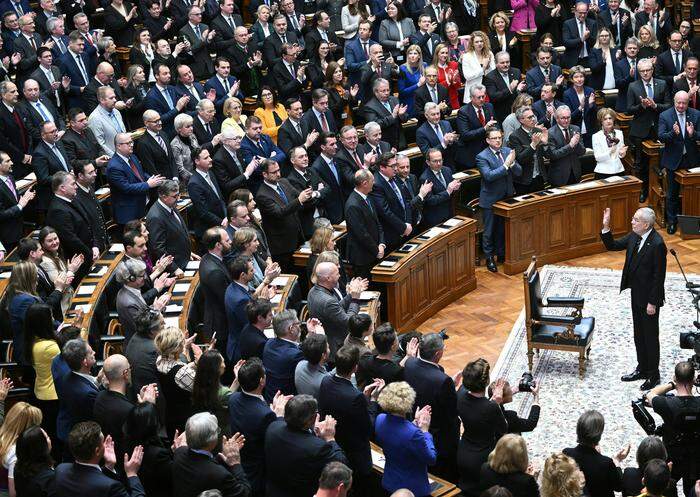 Nach seiner Angelobung erhielt Van der Bellen gehörig Applaus