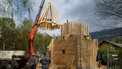 Die Kosakenkapelle in der Peggetz nimmt Form a