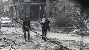 Internally displaced Palestinians inspect their destroyed houses in Rafah, southern Gaza Strip Internally displaced Palestinians inspect their destroyed houses in Rafah, southern Gaza Strip, 20 January 2025, amid a ceasefire between Israel and Hamas. Israel and Hamas agreed on a hostage release deal and a Gaza ceasefire to be implemented on 19 January 2025. More than 46,000 Palestinians have been killed in the Gaza Strip, according to the Palestinian Ministry of Health, since Israel launched a military campaign in the strip in response to a cross-border attack led by the Palestinian militant group Hamas on 07 October 2023, in which about 1,200 Israelis were killed and more than 250 taken hostage. Photo by Omar Ashtawy apaimages Rafah Gaza Copyright: xapaimagesxOmarxAshtawyxxapaimagesx