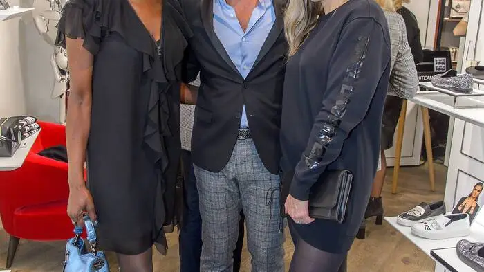 Sängerin Dorretta Carter, Karl Lagerfeld-Geschäftsführer Pier Paolo Rhigi und Schauspielerin Nina Proll.