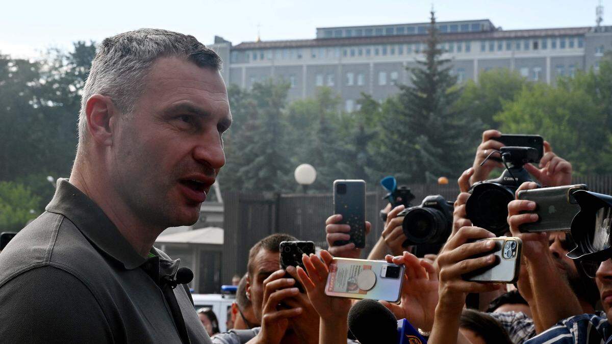 In den vergangenen Wochen saßen mehrere europäische Politikerinnen und Politiker den Trick-Anrufen des angeblichen Oberbürgermeisters von Kiew, Vitali Klitschko, auf.