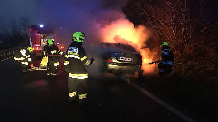 Das Auto stand in Vollbrand