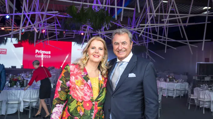 Adolf Winkler, stv. Chefredakteur der Kleinen Zeitung, mit Ehefrau Martina Uster (Geschäftsführerin Weiss)