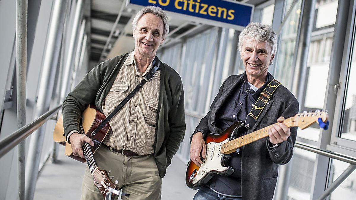 Harmonisch, aber nicht oberflächlich: Die Songs von Hans und Werner Delanoy, die manchmal an der Uni auftreten