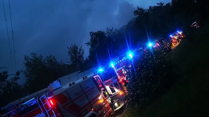 Drei Feuerwehren - BF Graz, FF Thondorf und FF Gössendorf - waren mit51 Mann im Einsatz