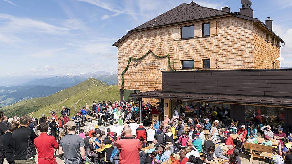 Rund 400 Besucher kamen zur Eröffnung der Sillianer Hütte