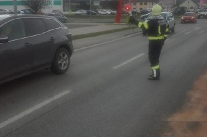 Durch einen Verkehrsregeldienst der Feuerwehr Voitsberg konnte auf der stark frequentierten Straße ein größerer Stau verhindert werden.