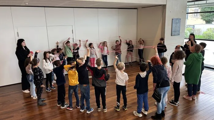 Die Kinder stellten sich einander vor und erzählten von ihrer Lieblingsbeschäftigung. Fußball spielen stand hoch im Kurs.