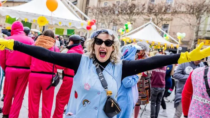 Das „Rathauscafé“ und das „PerDu“ veranstalteten am Rathausplatz eine Party