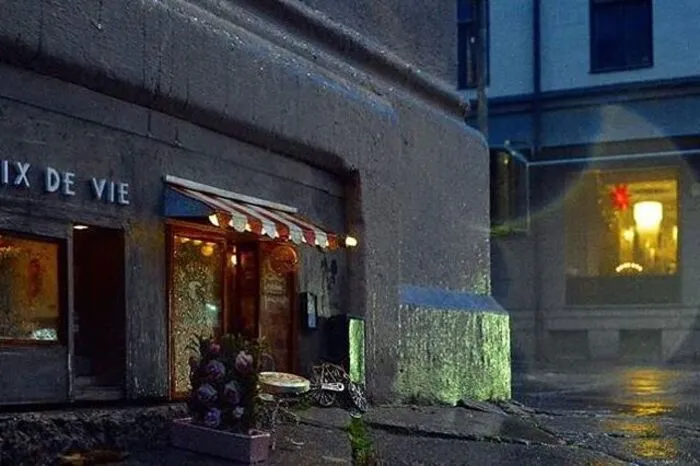 Bei der Eröffnungsfeier des Restaurants sei es heiß hergegangen, schreibt die Künstlergruppe "AnonyMouse" auf Instagram.