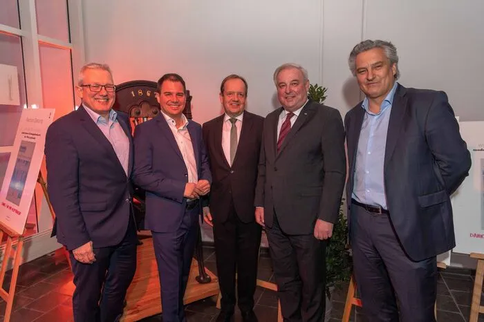Kleine Zeitung-Geschäftsführer Thomas Spann, Landeshauptmann-Stellvertreter Michael Schickhofer, Styria-Aufsichtsratsmitglied Othmar Ederer, Landeshauptmann Hermann Schützenhöfer und Chefredakteur Hubert Patterer