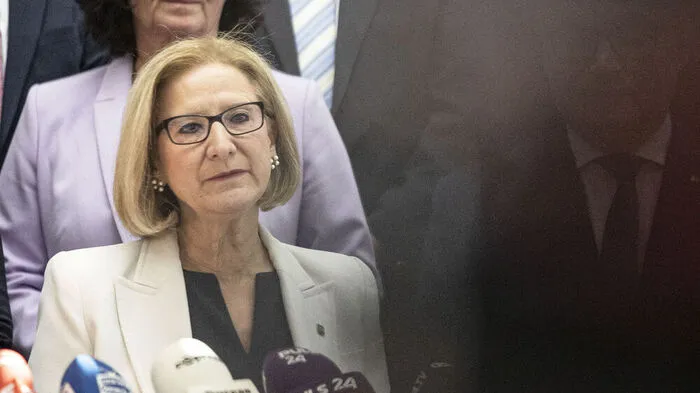 "Für uns soll es der schönste, persönlichste und fairste Wahlkampf sein. Für die anderen wird es wahrscheinlich der tiefste und anonymste Wahlkampf werden." - Landeshauptfrau Johanna Mikl-Leitner (ÖVP) bereitet sich auf eine schöne und tiefe Schlacht um Niederösterreich vor.