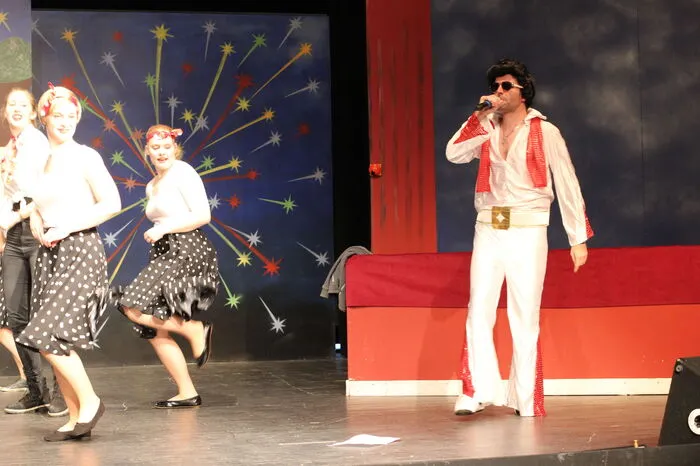 Auch Elvis stattete der Faschingssitzung einen Besuch ab