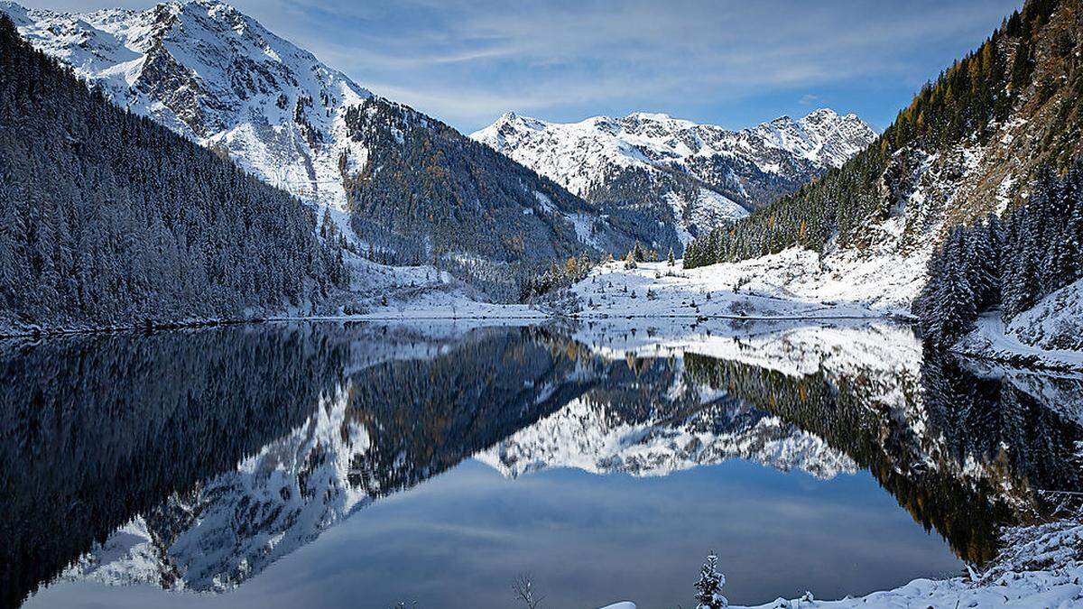 Märchenhaft präsentiert sich die vom Schnee angezuckerte Landschaft am Riesachsee