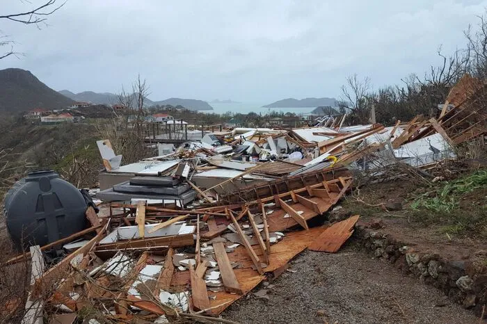Erhebliche Schäden gibt es auch auf der französischen Überseeinsel Saint Barthelemy. Die Insel, kurz St. Barth, gilt als beliebtes Urlaubsziel, auch unter Prominenten.