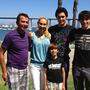 Rebecca Pöecher-Reyes mit Phil, Noah, Pascal und Oliver vor der Skyline von San Diego 