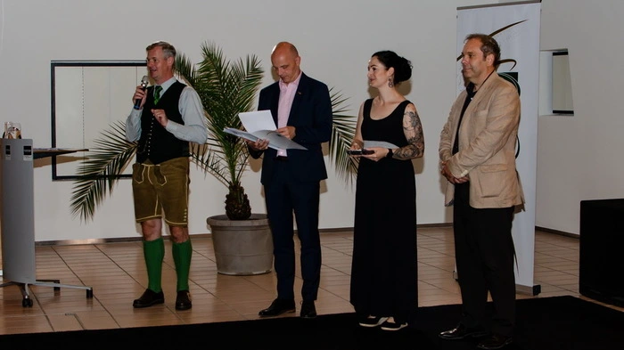 Landesjugendreferent Thomas Brunner mit Johannes Hirschler, Sabrina Csrnko und Andreas Simbeni von der Jury.