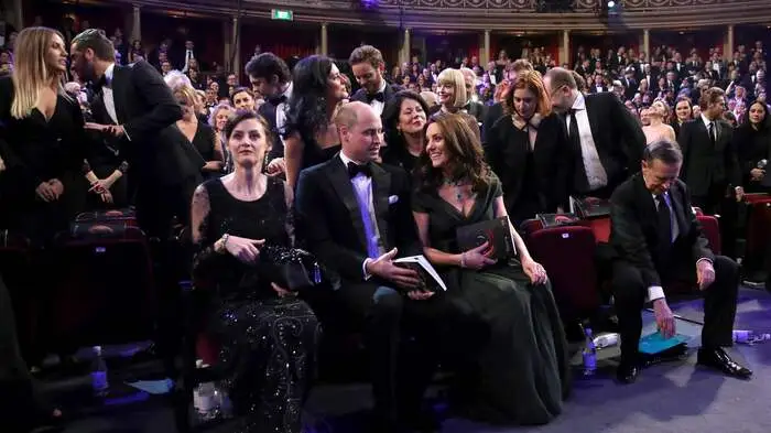 Bei der Verleihung der Britischen Filmpreise (British Academy of Film and Television Arts), bei denen der Film "Three Billboards Outside Ebbing, Missouri" fünf Preise abräumte, stach einmal mehr Herzogin Kate aus der Masse heraus.