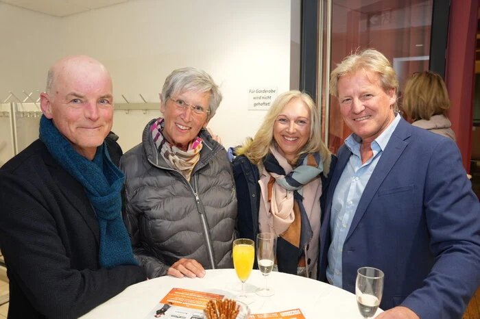 Auch aus dem Drautal gab es zahlreiche Gäste: Unter anderem Sepp Sattlegger aus Greifenburg mit Maturakollegin Barbara Koller sowie Sylvia und Alois Unterwaditzer aus Berg.