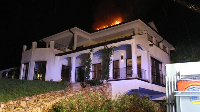 In der Nacht auf Sonntag wurde die Stadtfeuerwehr Leibnitz zu einen Einsatz auf den Seggauberg gerufen.