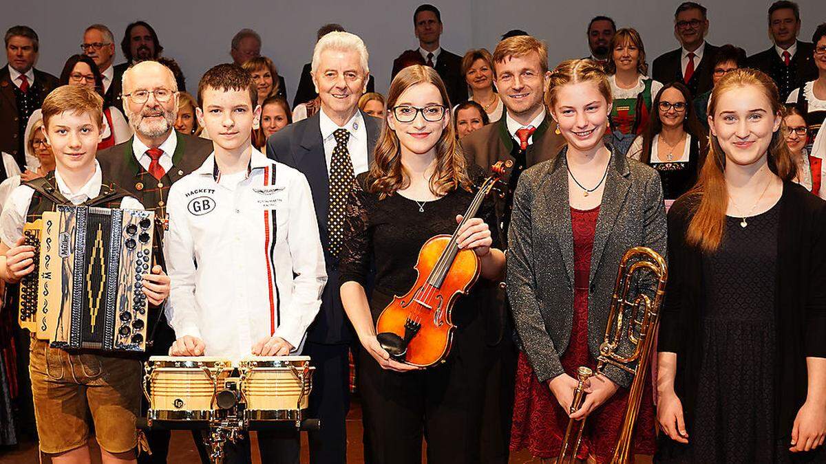 Brugger, Gracher, Stoxreiter, Präsident Tivan, Sophia Müller, Chorleiter Wolfsgruber, Gfrerer, Johanna Müller