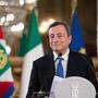 Draghi nach dem Treffen mit Präsident Mattarella im Quirinalspalast 