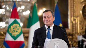 Draghi nach dem Treffen mit Präsident Mattarella im Quirinalspalast 