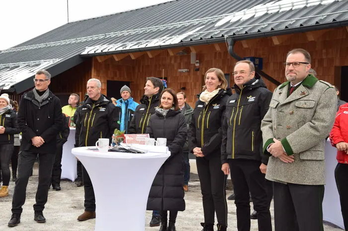 Ehrengäste bei der Eröffnung